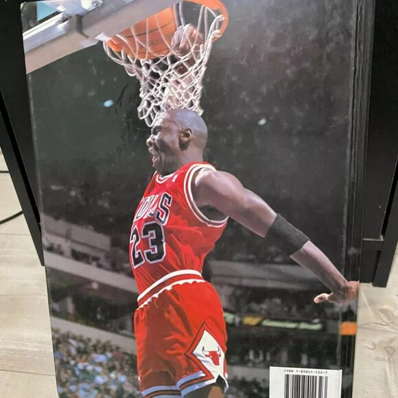 THE BEST OF THE NBA By Jack Clary - Picture 4 of 6